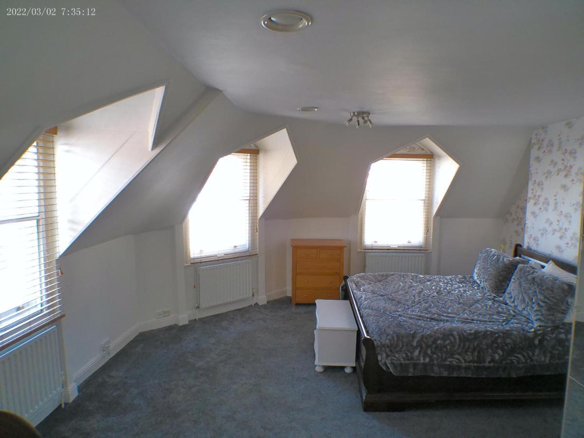 Marketplace Apartment *